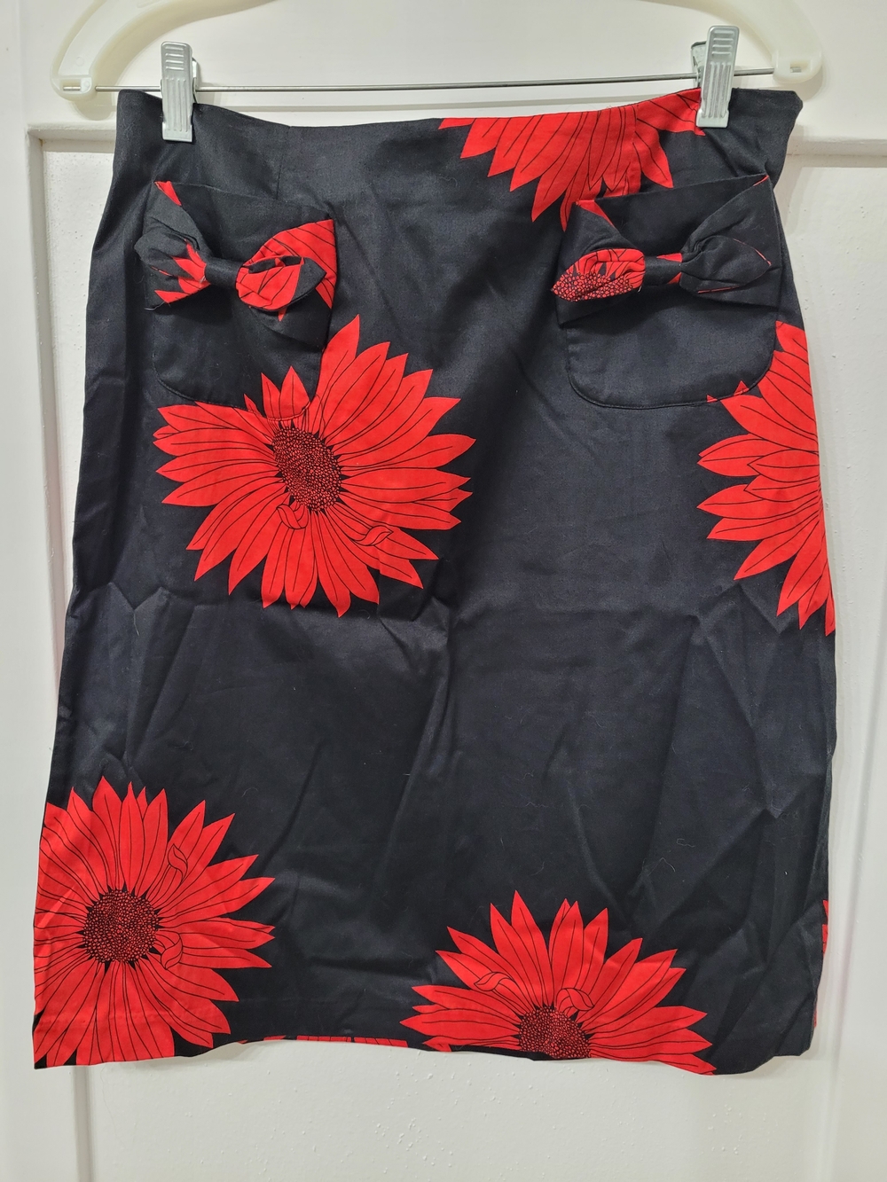 Polished Cotton Black & Red Floral Pencil Skirt - Sz 12